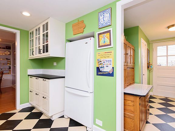 Kitchen/Laundry area
