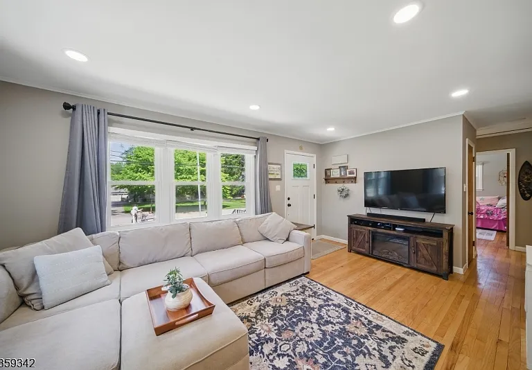 22 Beaver Brook Ln — Photo 5