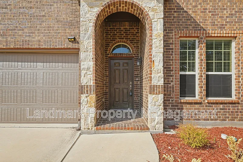 4 bed, 3.0 bath, 2905 sqft, $2,550 — Photo 4