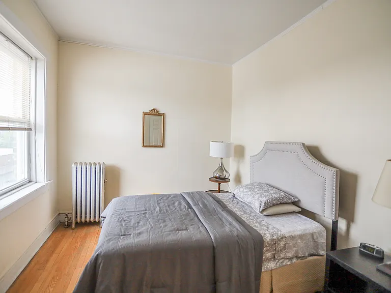 2463 W Gunnison St #3 — Photo 1