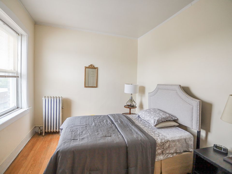 1st image of 2463 W Gunnison St #3