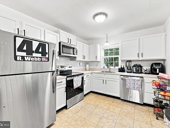 2nd image of 30 Duttonview Dr