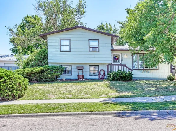 1922 Galaxy Dr, Rapid City, SD 57701