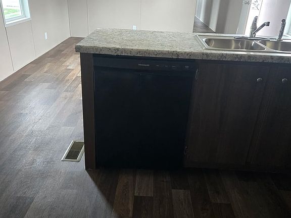 5th image of 1440 Oak St