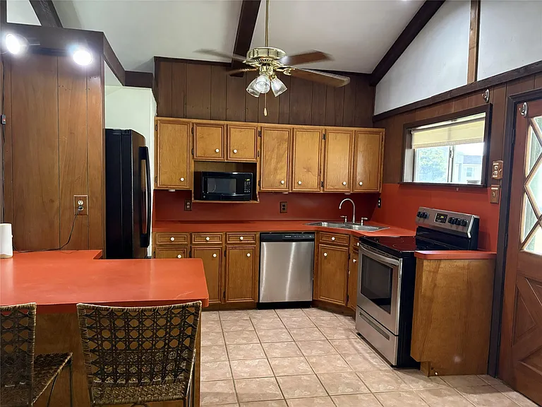 4330 E FM 1462 Rd — Photo 5