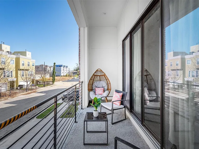 2110 Stuart St — Photo 14