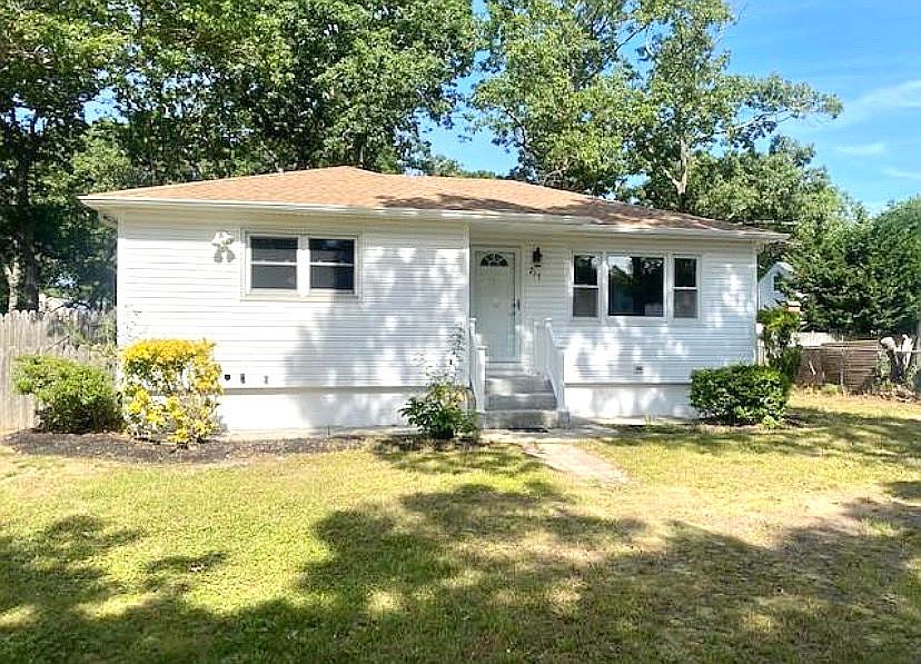 1st image of 275 Monroe Dr