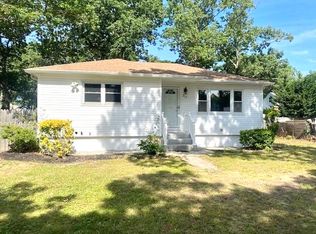 275 Monroe Dr, Mastic Beach, NY 11951