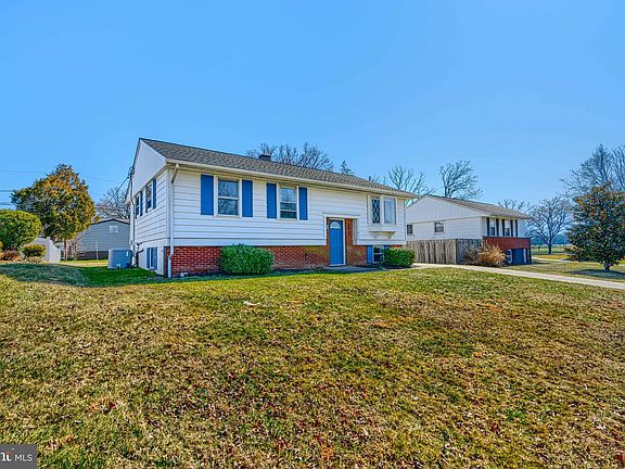 4th image of 9517 Holiday Manor Rd