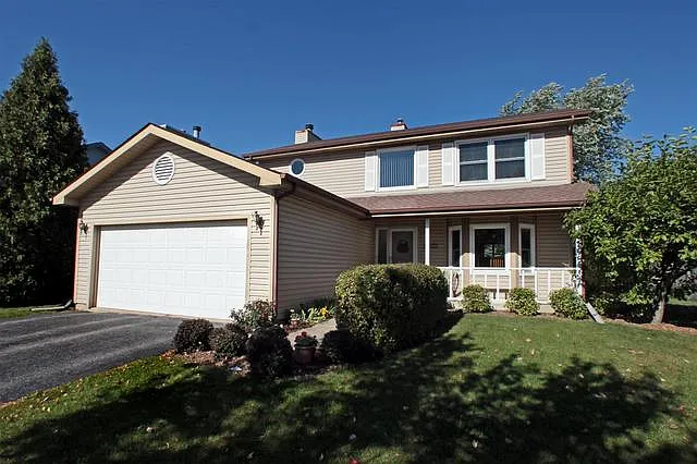 1553 Yew Ct photo 1