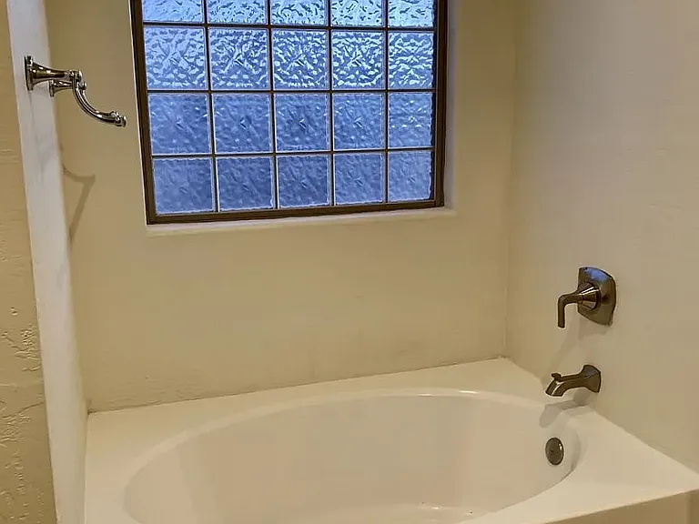 1512 N Cota Ln — Photo 25