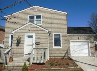 134 Washington Ave, Island Park, NY 11558
