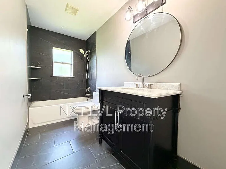 205 SE 18th St — Photo 15