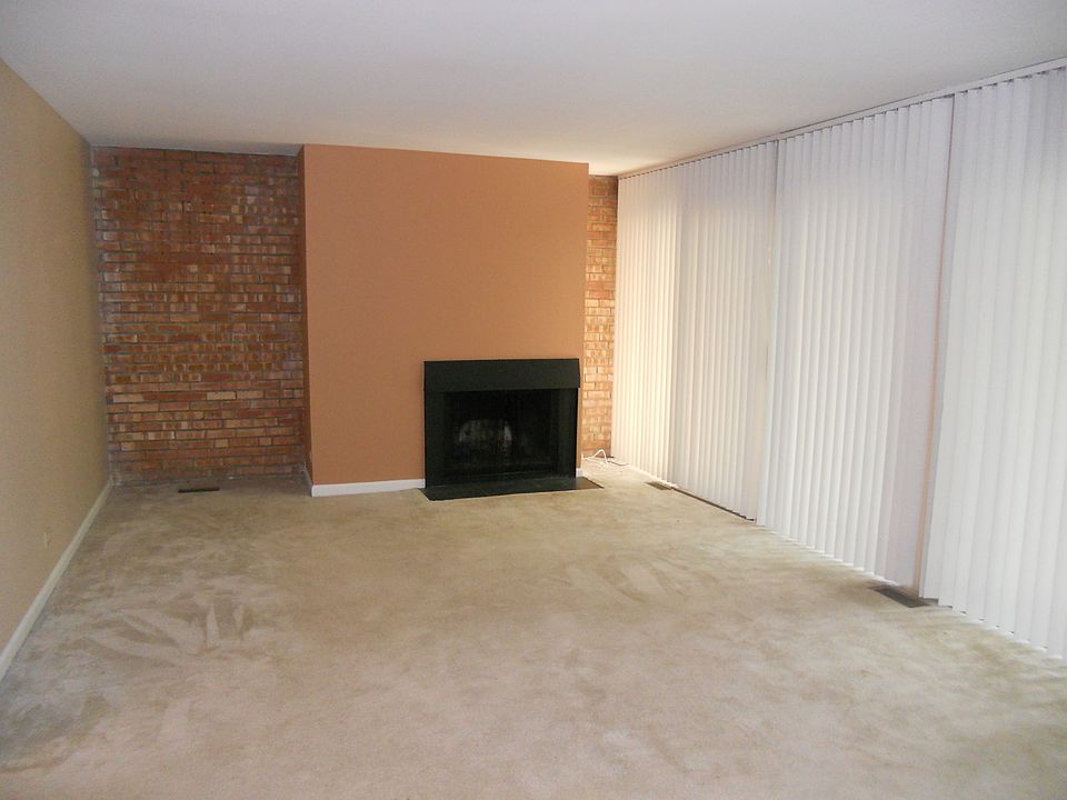 Living Room/Fireplace (2013)