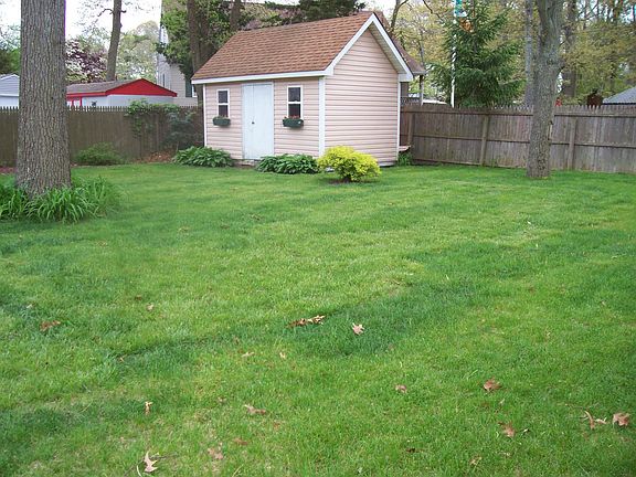 Large shed w/ 2 lofts