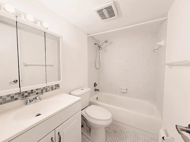 600 Village Green Ct #203 — Photo 8