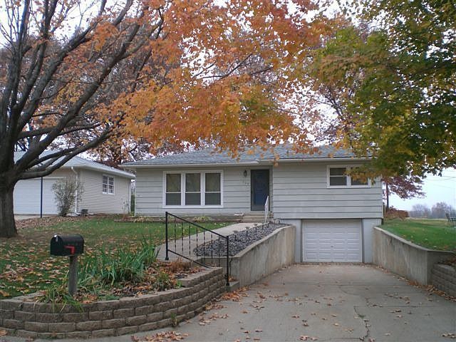 1st image of 904 13th Ave