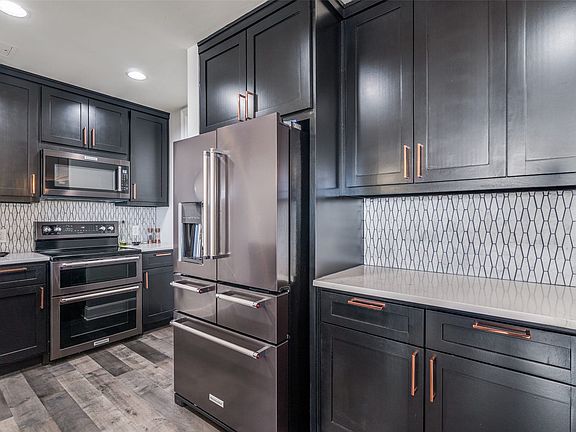 5th image of 1505 Elm St APT 1504