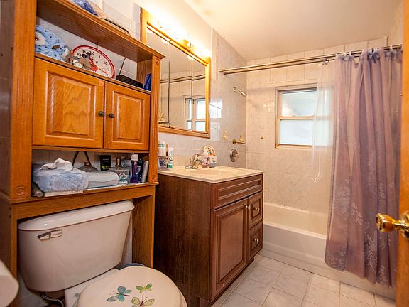 5th image of 580 Sussex Ct