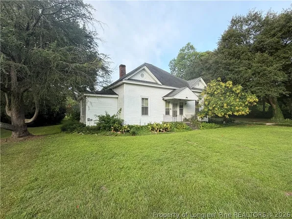 223 W 3rd Ave, Red Springs, NC 28377