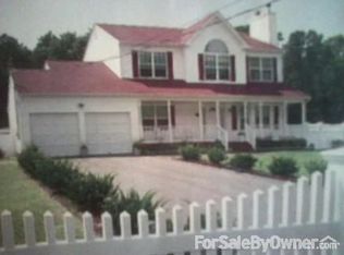 208 Swezey Ln, Middle Island, NY 11953