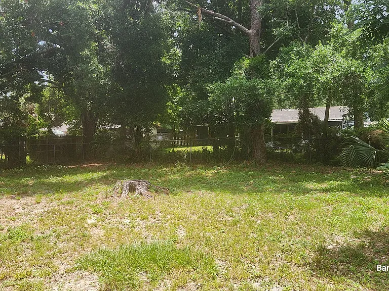 549 Martha Dr — Photo 17