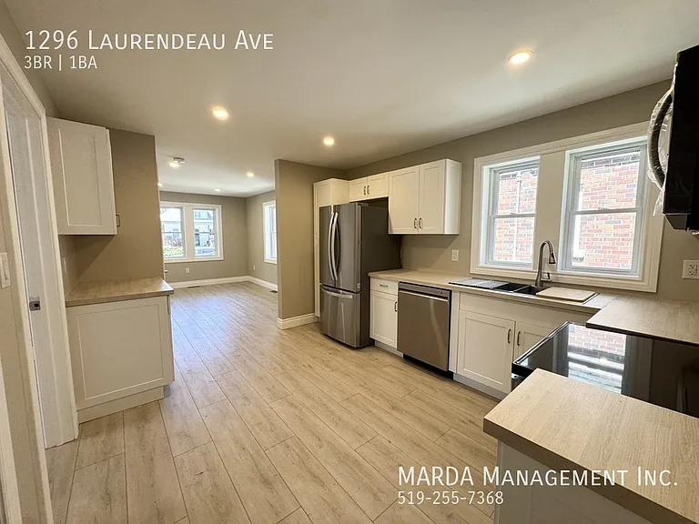 1296 Laurendeau Ave — Photo 32