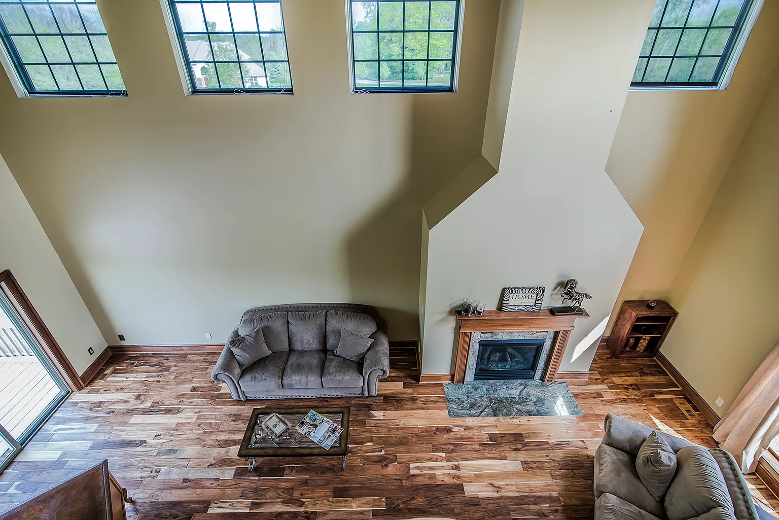 1740 Hardin Ln photo 1