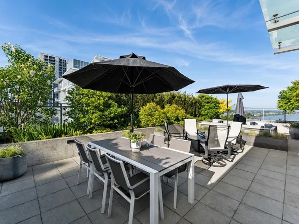 200 Nelsons Cres #Penthouse 2, New Westminster, BC V3L 0H4