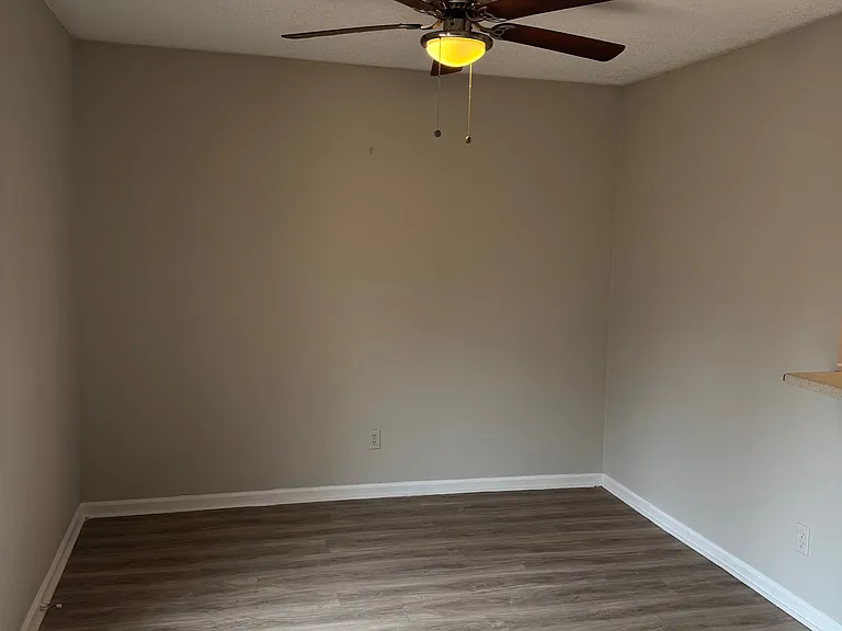 5511 Saint James St — Photo 11
