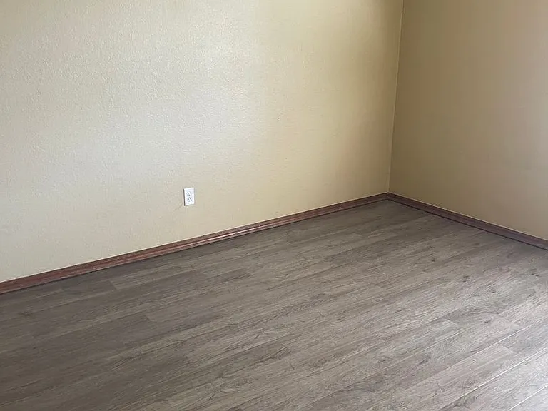 213 Pinafore Dr — Photo 16