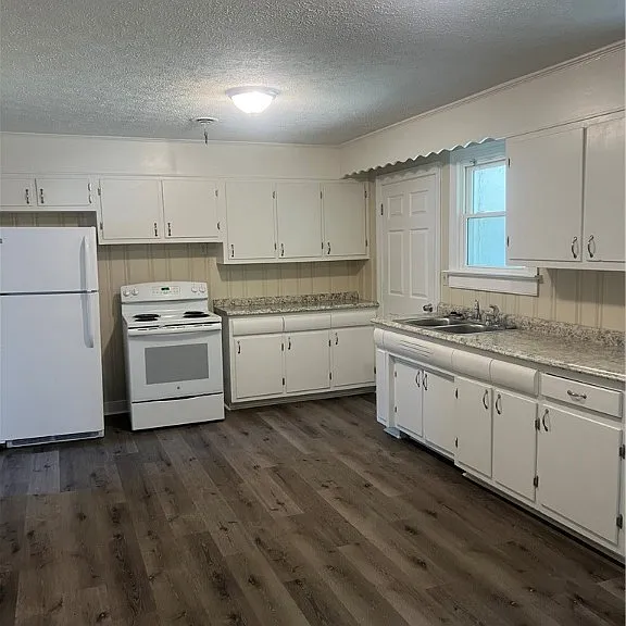 1409 Surry Ave — Photo 6