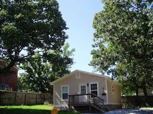 832 W Eagle St Room A, Fayetteville, AR 72701