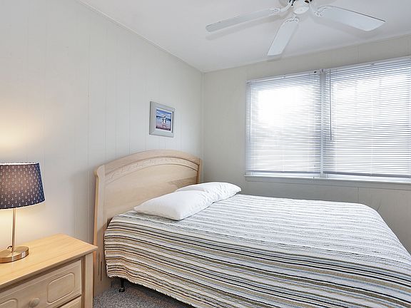 4th image of 1002 N Beach Ave