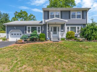 32 Dogwood Dr, Middlesex, NJ 08846