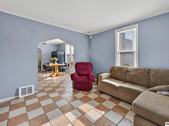 3rd image of 2214 Deer Park Blvd