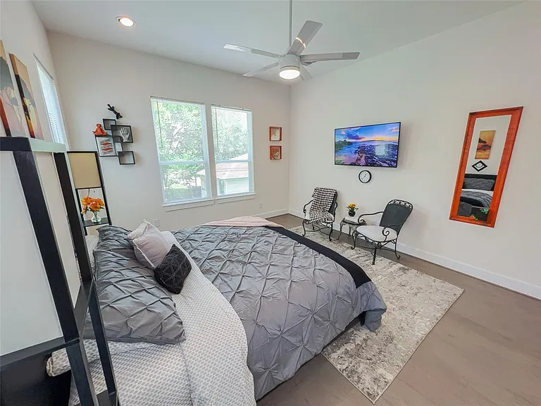 2404 Saint Charles St — Photo 15