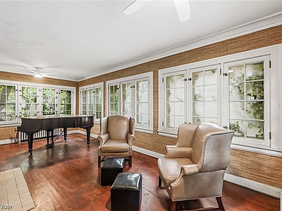 11th image of 2318 Selma Ave