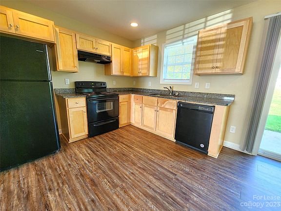 4th image of 903 S Long St
