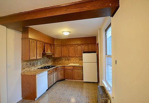 5th image of 170 Richardson St #1