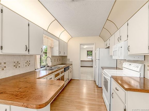 5th image of 3692 SW Kasin St