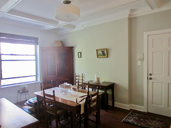 3rd image of 1207 W Catalpa Ave #3