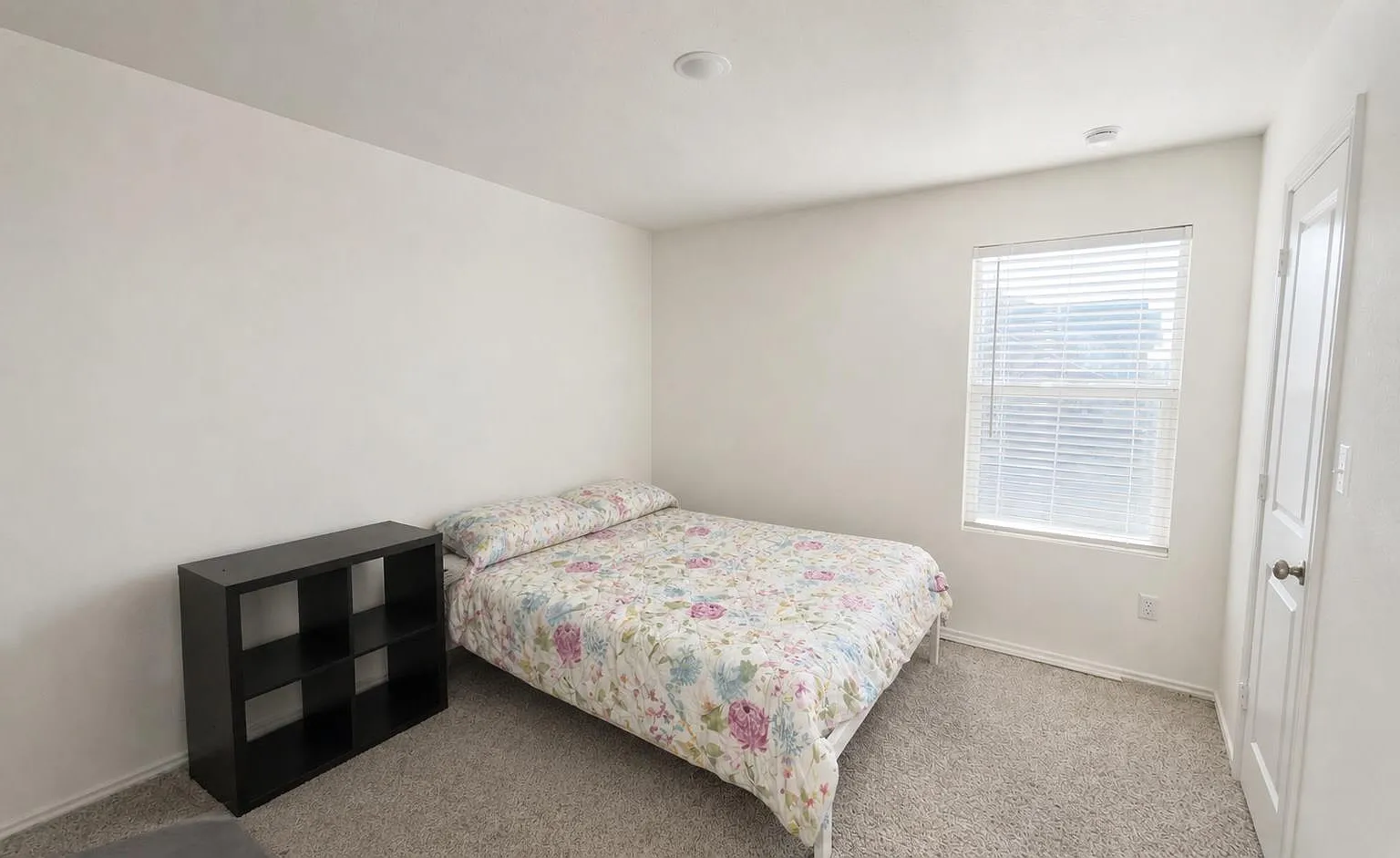4 bed, 2.5 bath, 2543 sqft, $2,400 — Photo 4