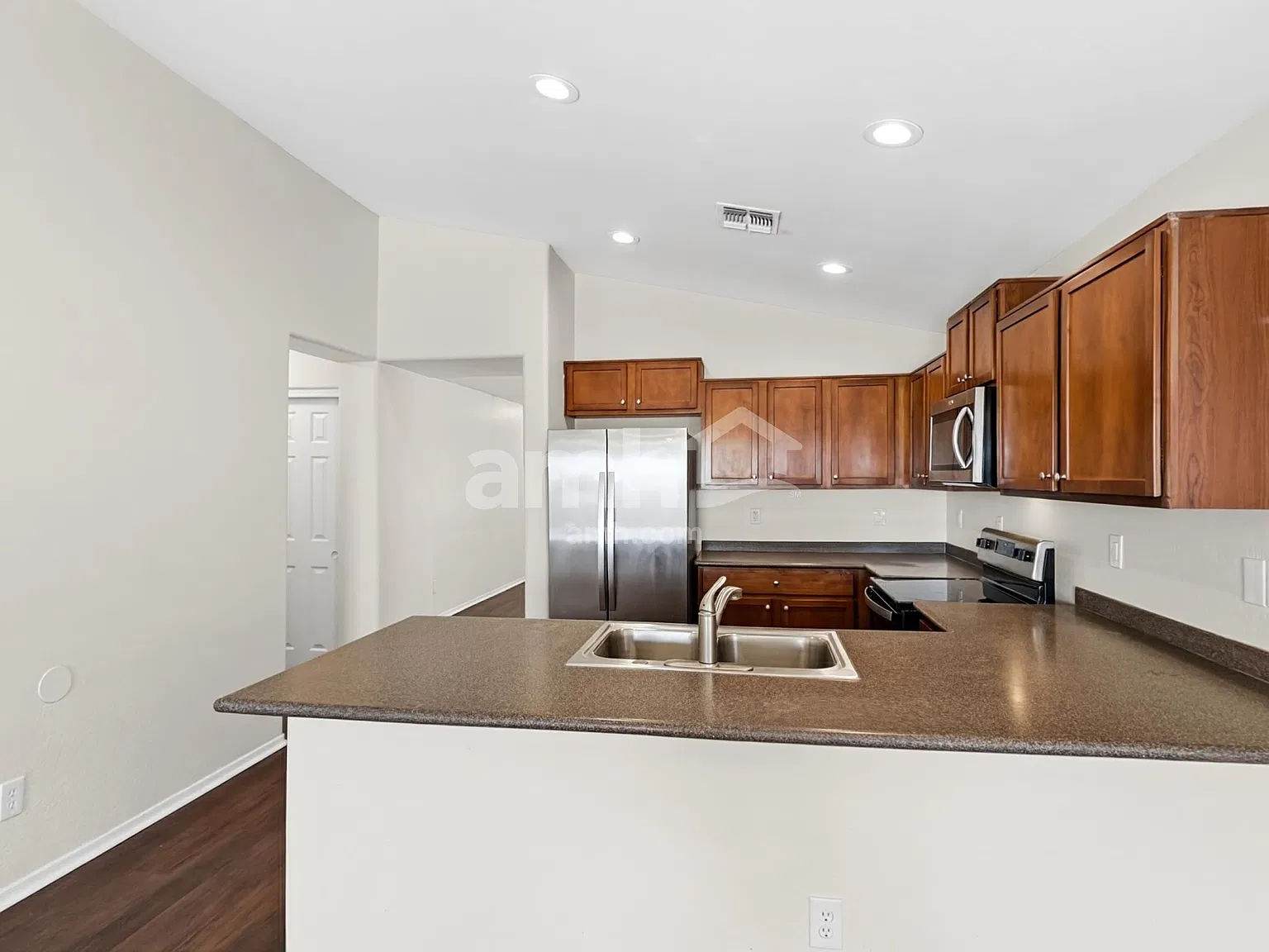 3 bed, 2.0 bath, 1754 sqft, $1,920 — Photo 4