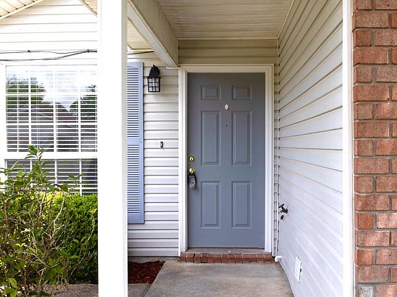 4th image of 414 Pine Crescent Way