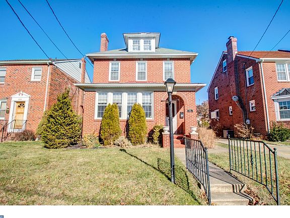3rd image of 1715 Elm St