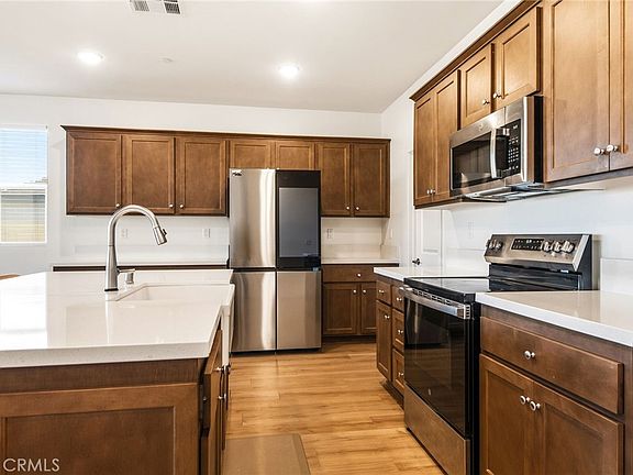 3rd image of 1702 Magnolia Pl