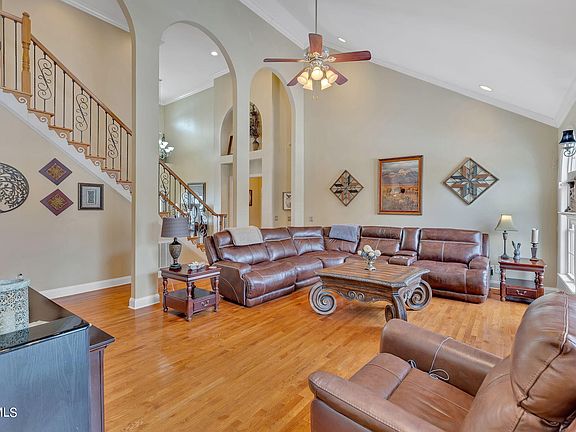 5th image of 107 Clearwater Dr