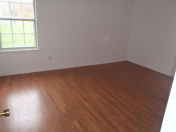 2nd bedroom has single closet.