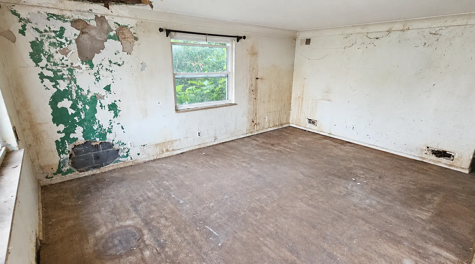 4 bed, 1.0 bath, 1331 sqft, $1,403 — Photo 3